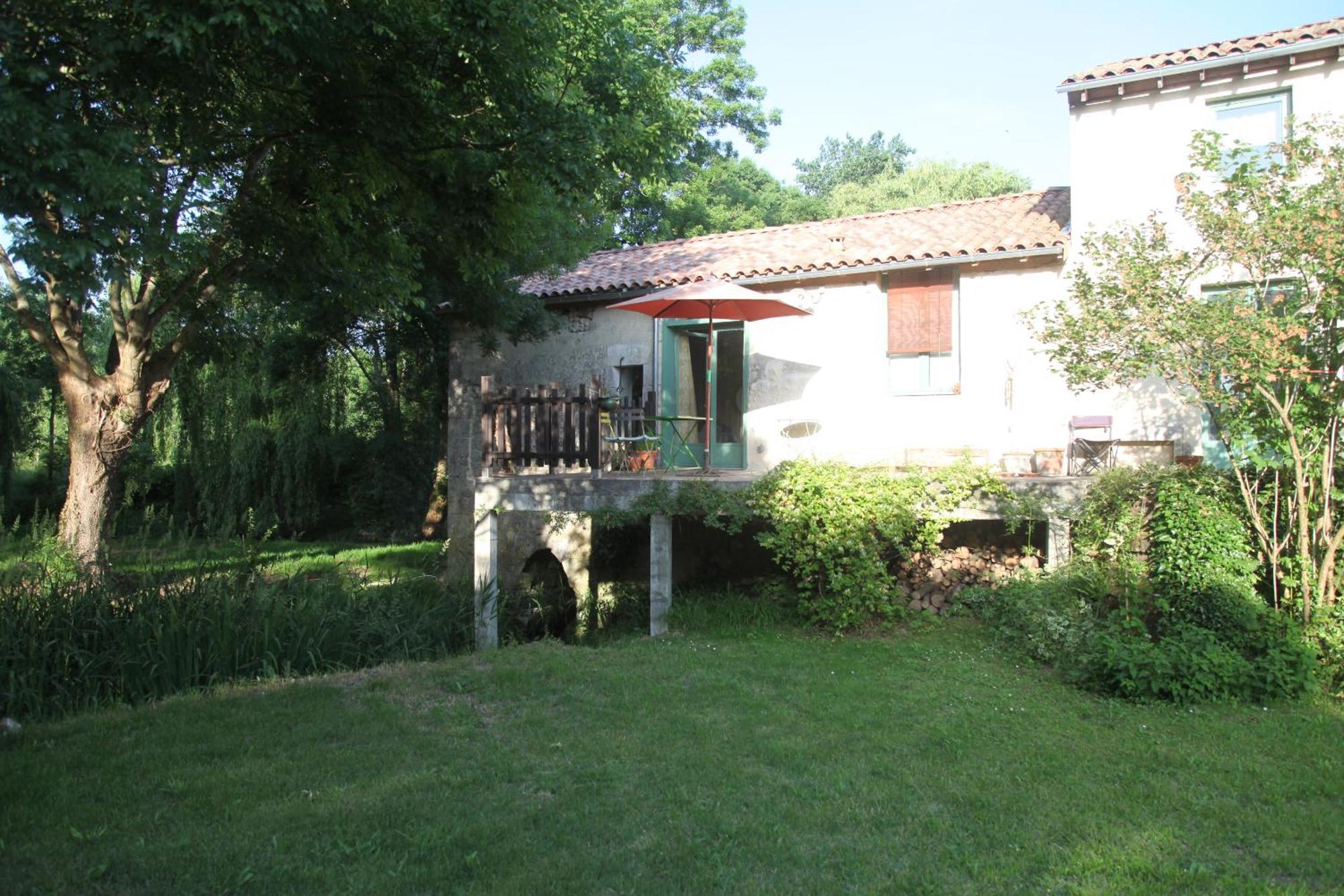 Ancien Moulin A Eau Sur La Seugne Apartment Mosnac  Exterior photo
