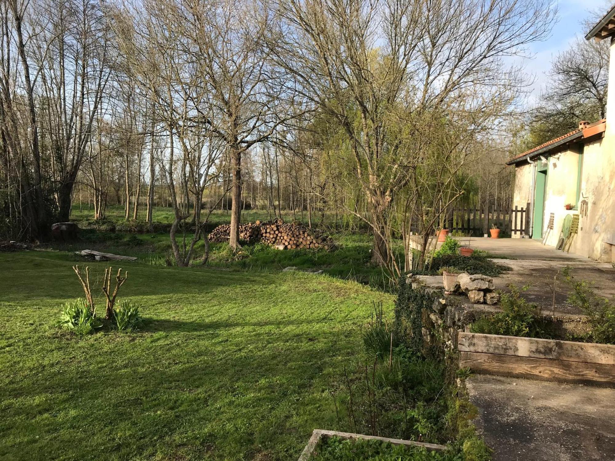 Ancien Moulin A Eau Sur La Seugne Apartment Mosnac  Exterior photo